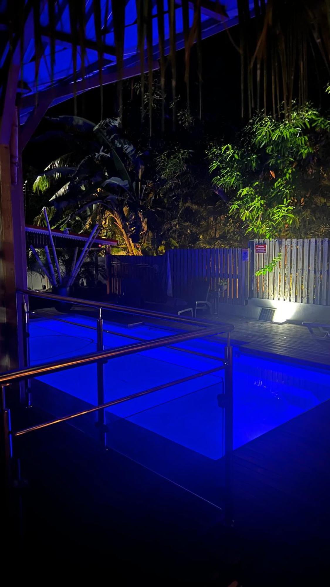 O Paradis Albion Grande Piscine Et Plage A Deux Pas Exterior photo